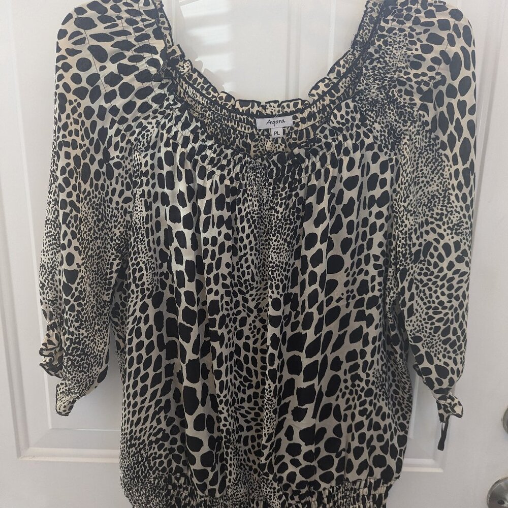 Agora woman's silky animal print blouse sz PL